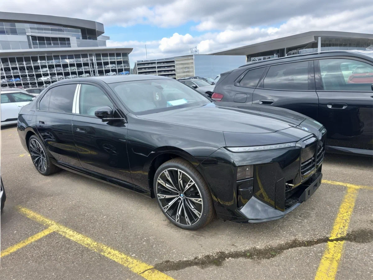 картинка В Россию привезли партию новейших BMW 7 серии: известны цены. от шинного центра Свежаяшина.рф в СПб картинка В Россию привезли партию новейших BMW 7 серии: известны цены. от Свежаяшина.рф