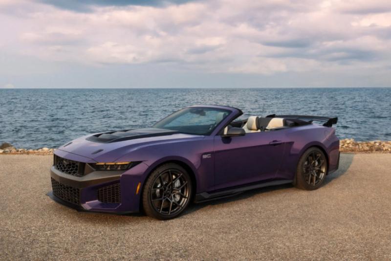 картинка 806 сил: Ford показал мощнейший в истории Mustang с открытым верхом. от Свежаяшина.рф