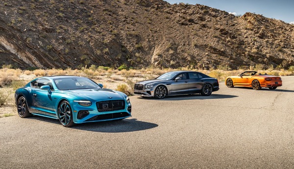 картинка BENTLEY ВРУЧНУЮ ОКРАСИЛА ЛИМИТИРОВАННЫЕ МОДЕЛИ В ОМБРЕ-ГРАДИЕНТ: ЭФФЕКТ РАССВЕТА И НОЧИ НА КУЗОВЕ от Свежаяшина.рф