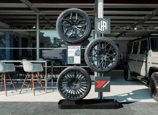 картинка На Фестивале скорости в Гудвуде на стенде Urban Automotive представлены семь автомобилей с шинами Yokohama от Свежаяшина.рф