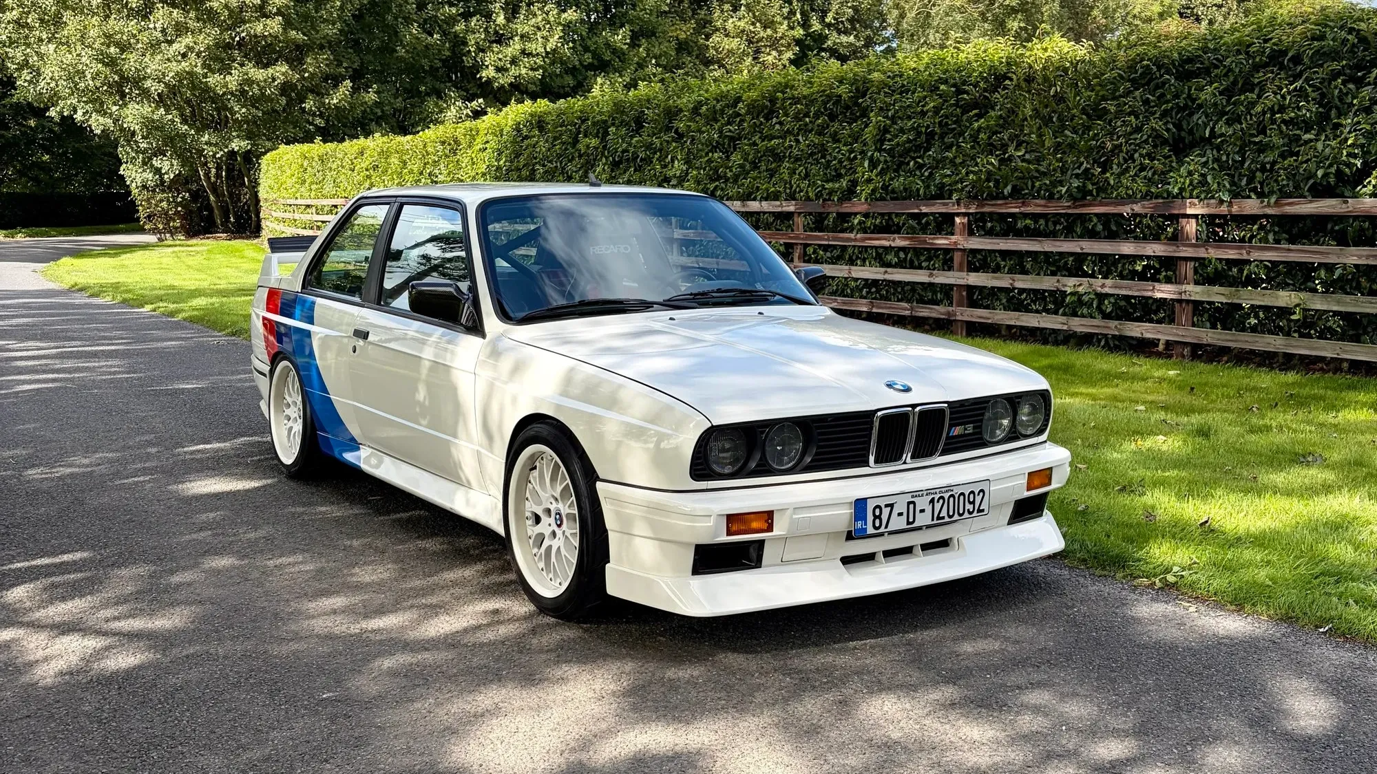 картинка С молотка уйдёт трековый BMW M3 E30 фронтмена Jamiroquai. от шинного центра Свежаяшина.рф в СПб картинка С молотка уйдёт трековый BMW M3 E30 фронтмена Jamiroquai. от Свежаяшина.рф